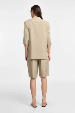 Bermudas con bolsillos verticales y pinzas