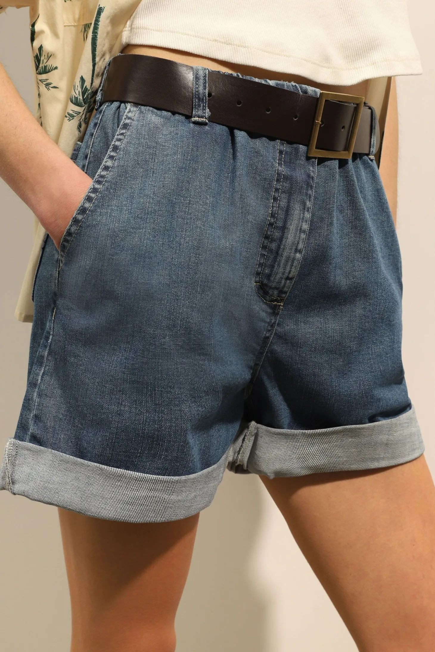 Bermudas de 100 % algodón con cinturón y vuelta en el bajo