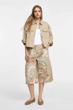 Bermudas estampados con bolsillos