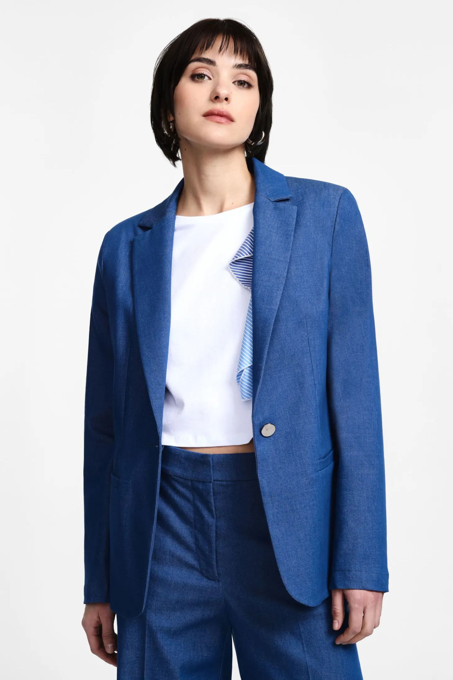 Blazer con botón delantero