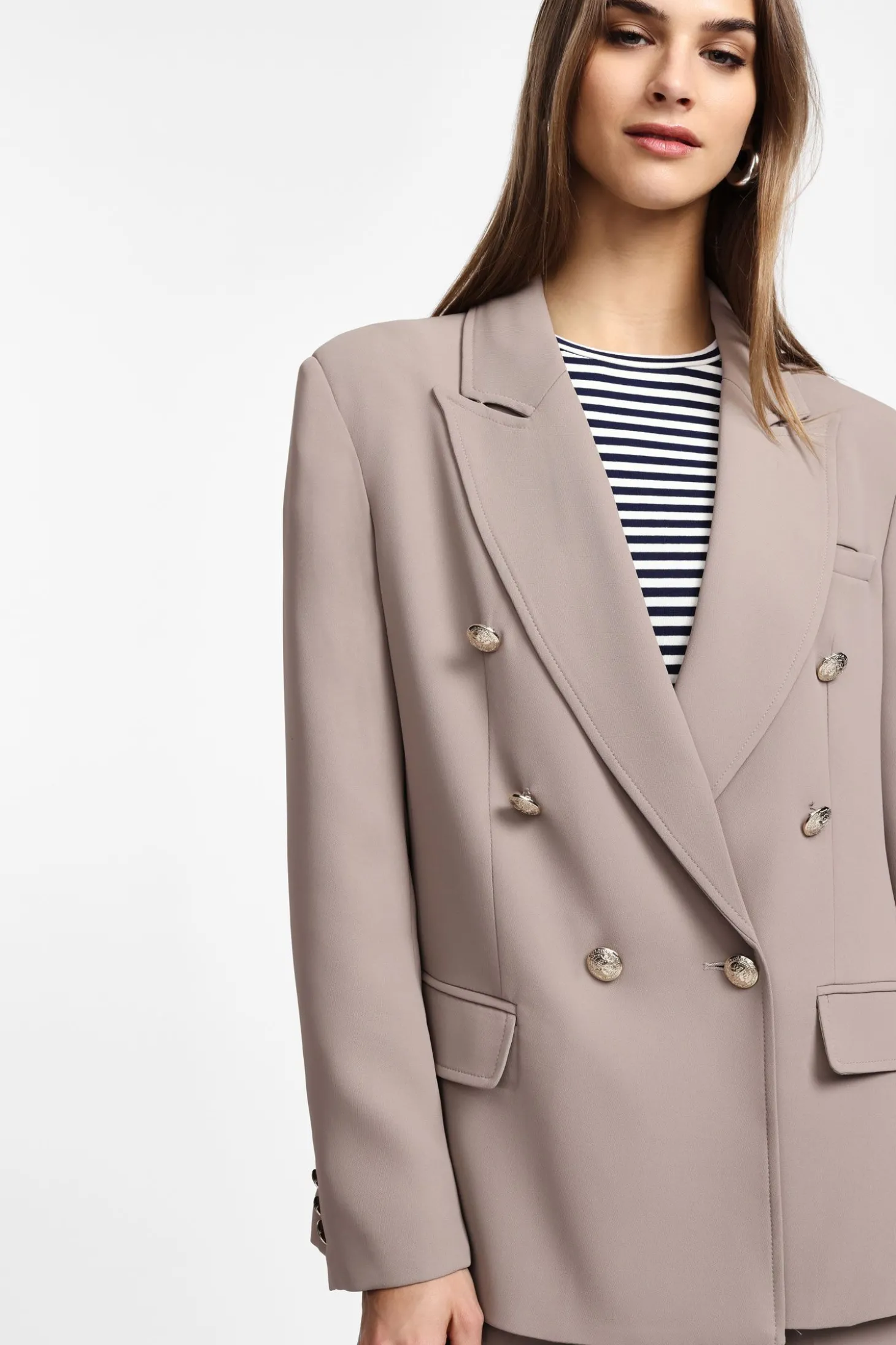 Blazer con botonadura doble y bolsillos