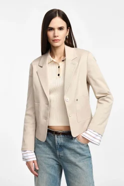 Blazer con botones y bolsillos