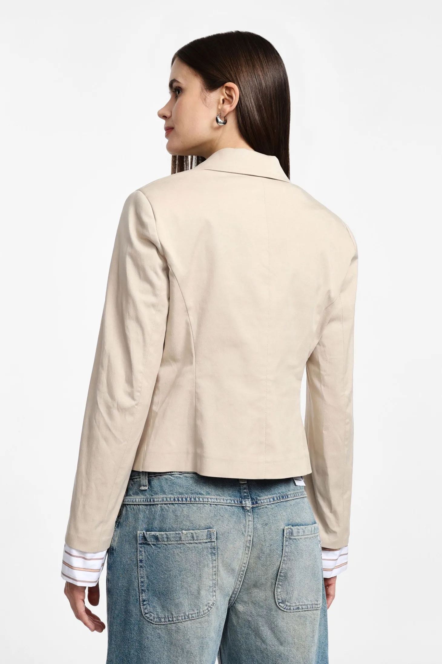 Blazer con botones y bolsillos