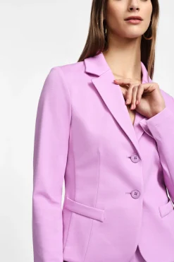 Blazer de corte entallado con botonadura sencilla