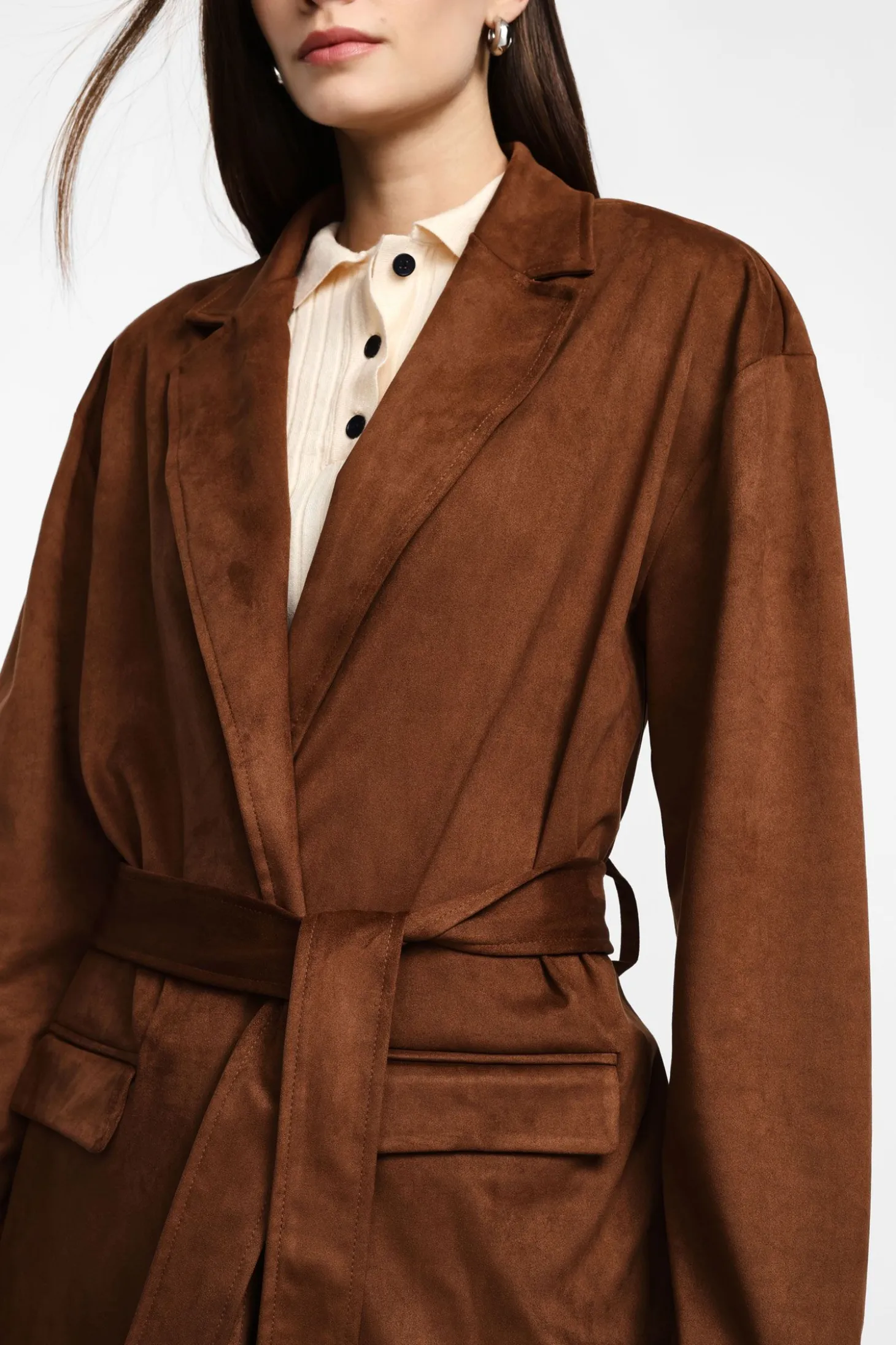 Blazer efecto suede sin cierre con cinturón