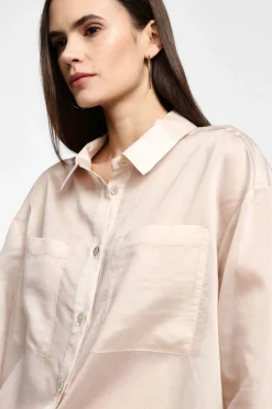 Camisa clásica de manga larga con bolsillos