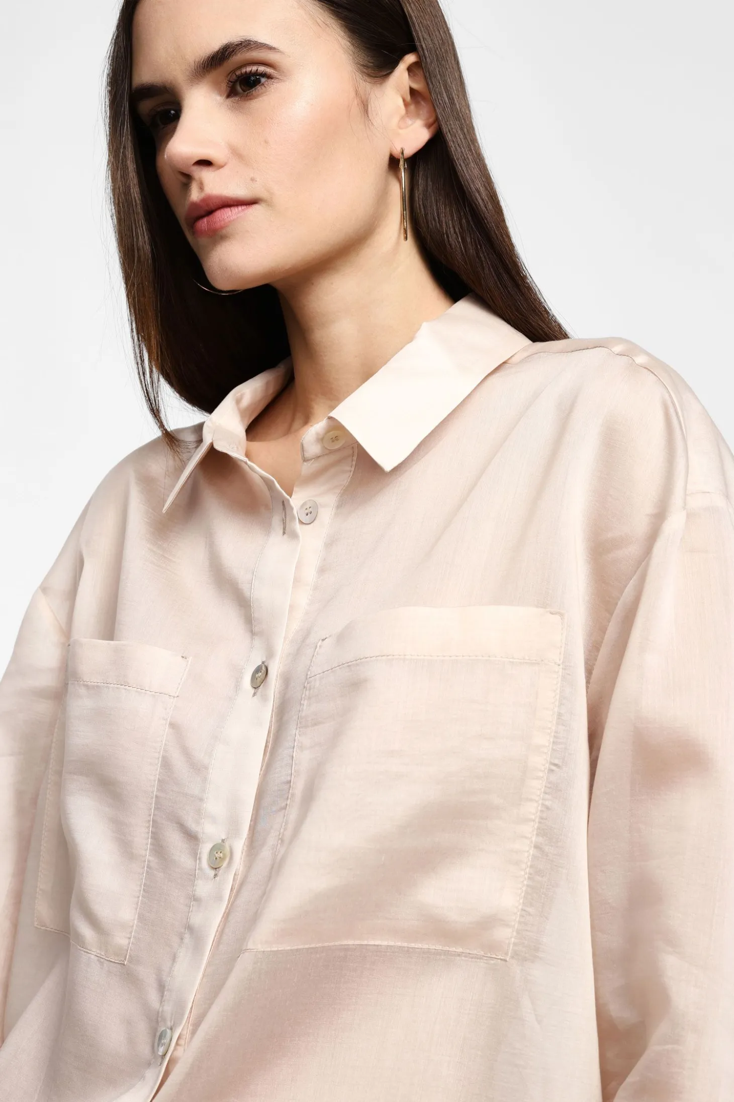 Camisa clásica de manga larga con bolsillos