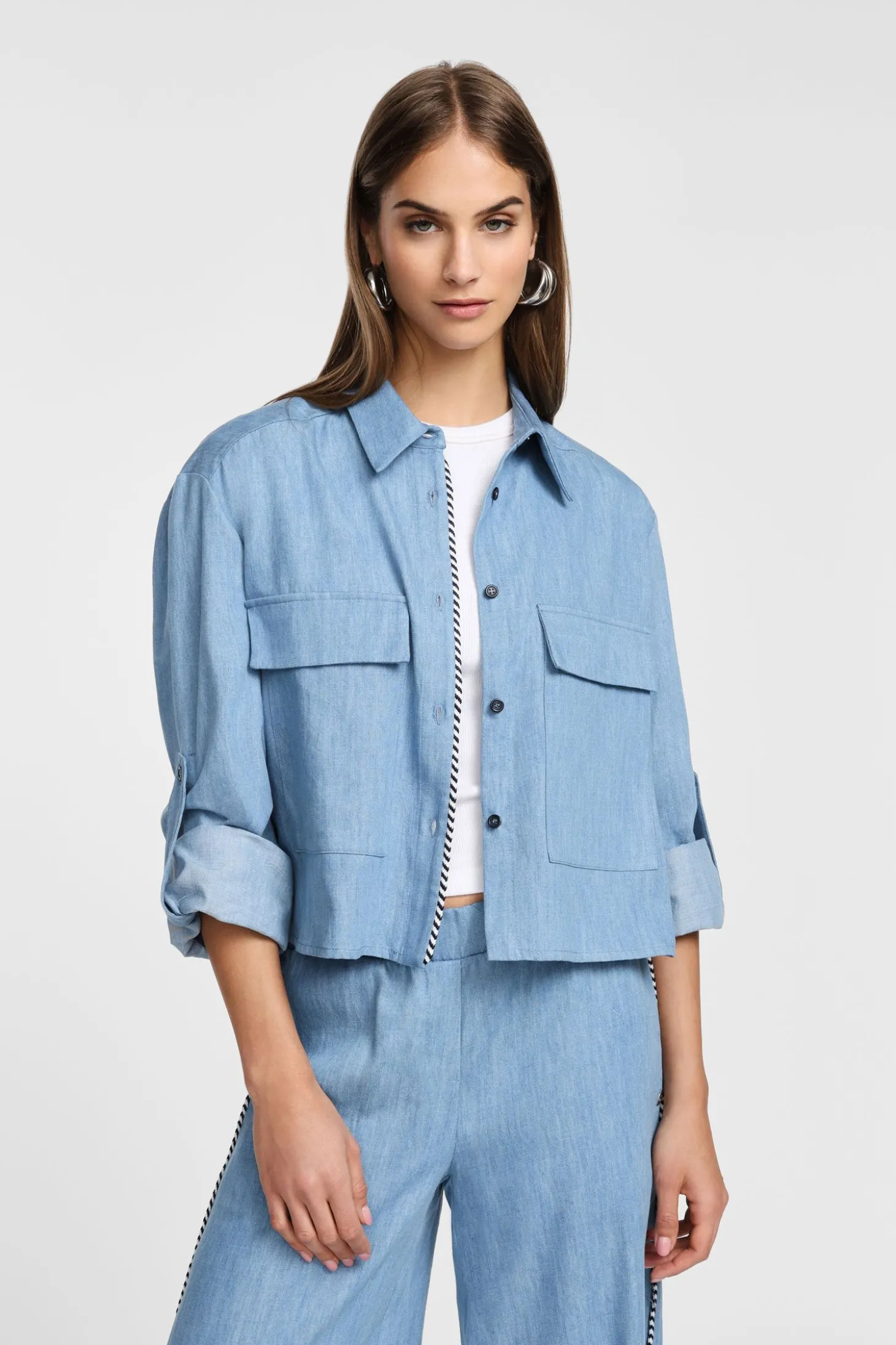 Camisa con bolsillos y mangas 3/4