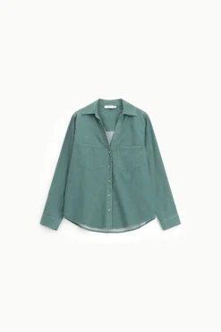 Camisa con botones y bolsillos