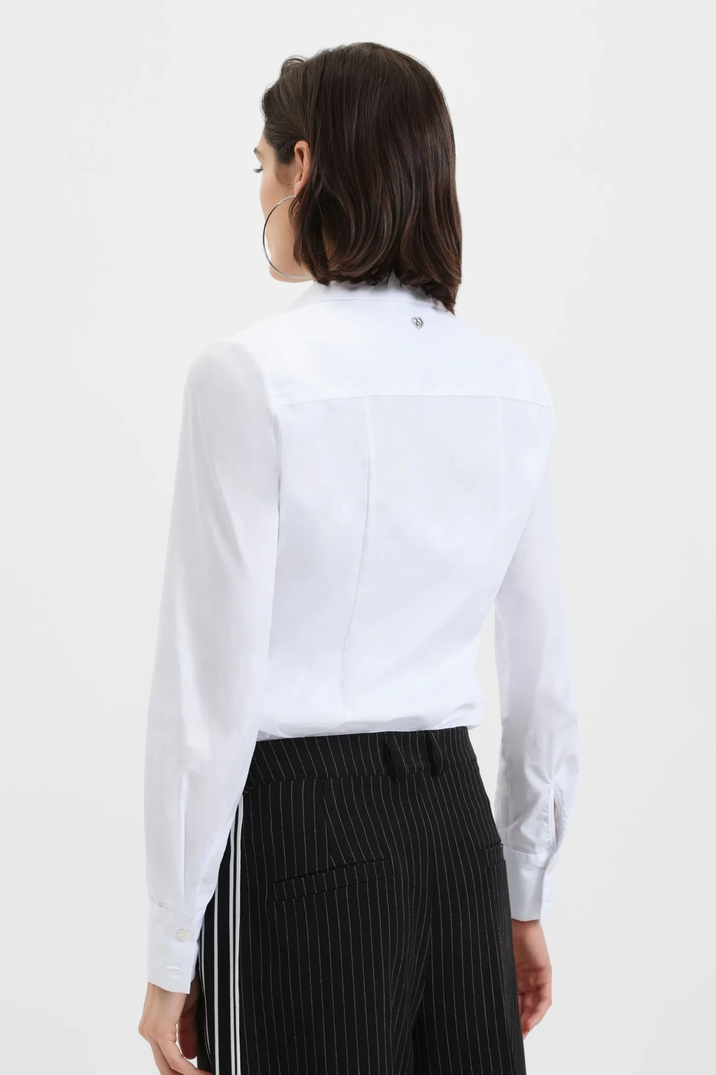 Camisa con cuello clásico