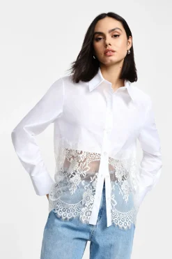 Camisa con cuello clásico y encaje