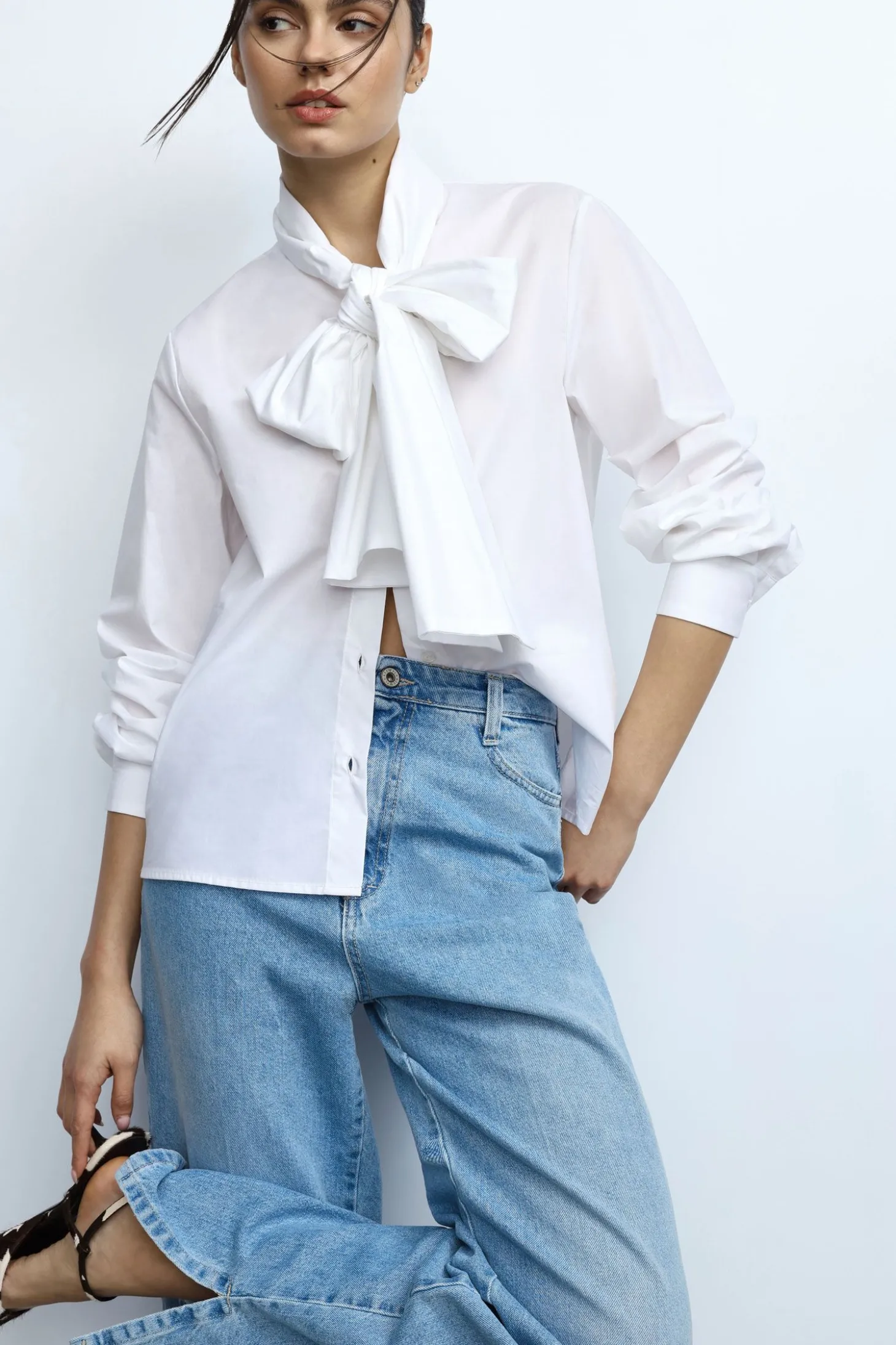 Camisa con mangas largas y lazo