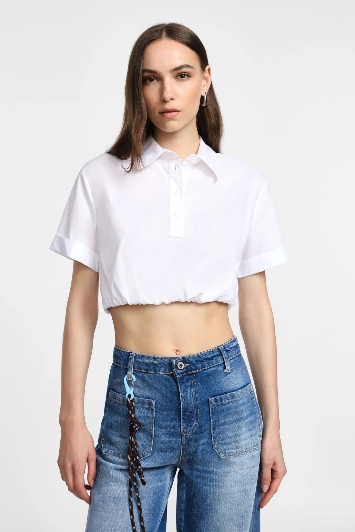 Camisa corta con cuello clásico
