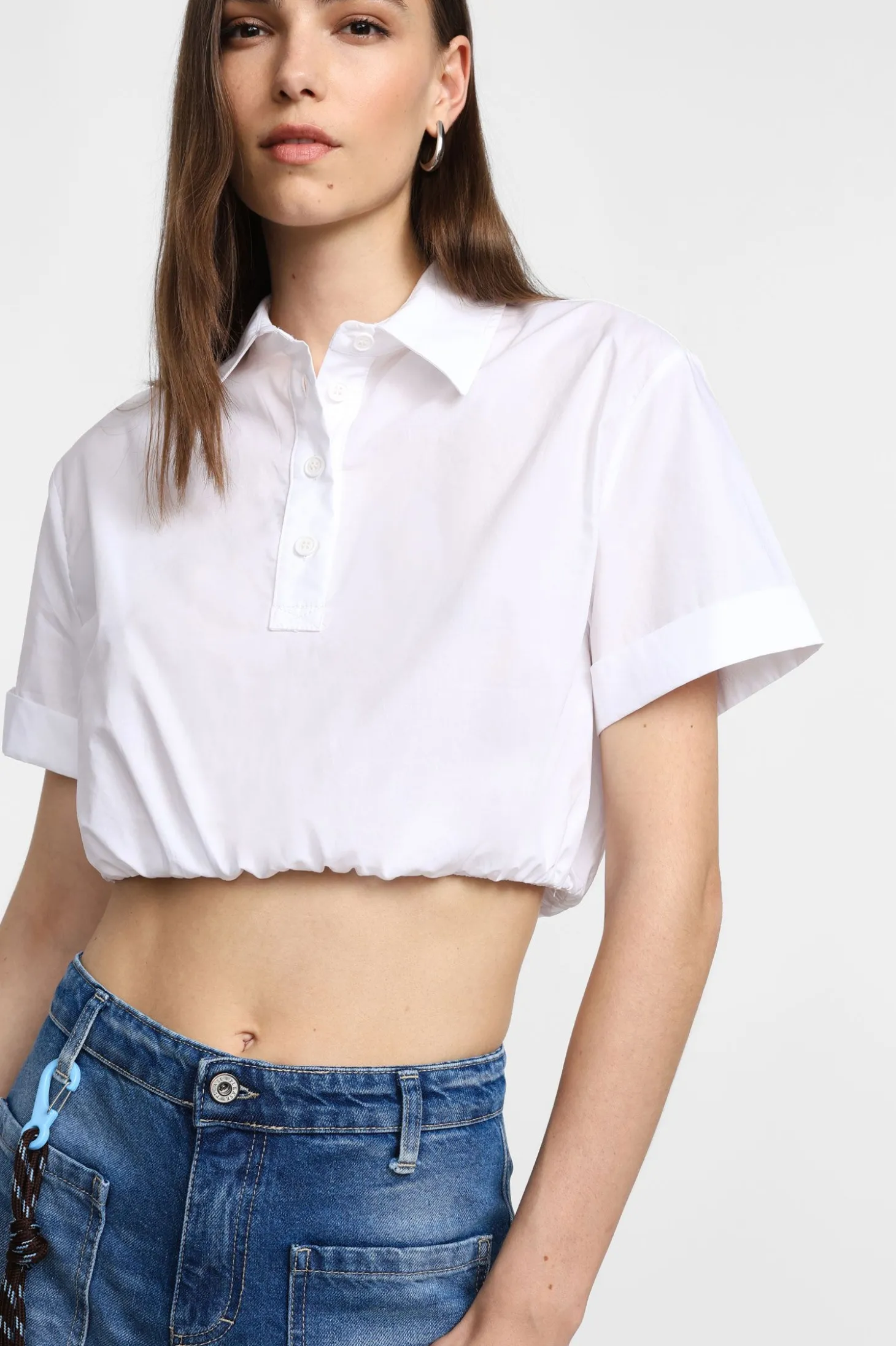 Camisa corta con cuello clásico