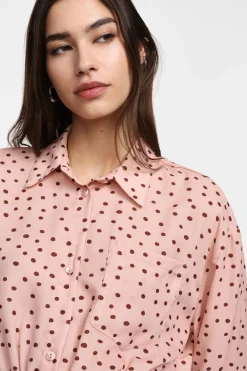 Camisa corta de lunares con cuello