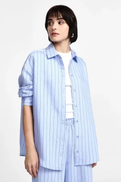 Camisa de rayas con botones