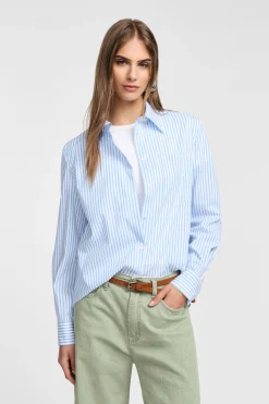 Camisa de rayas con cuello clásico
