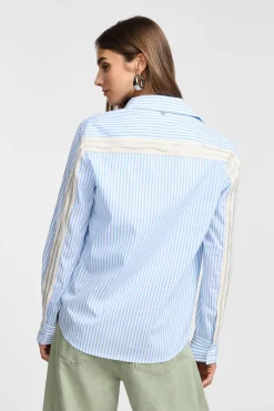 Camisa de rayas con cuello clásico