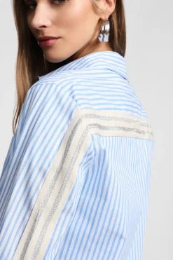 Camisa de rayas con cuello clásico