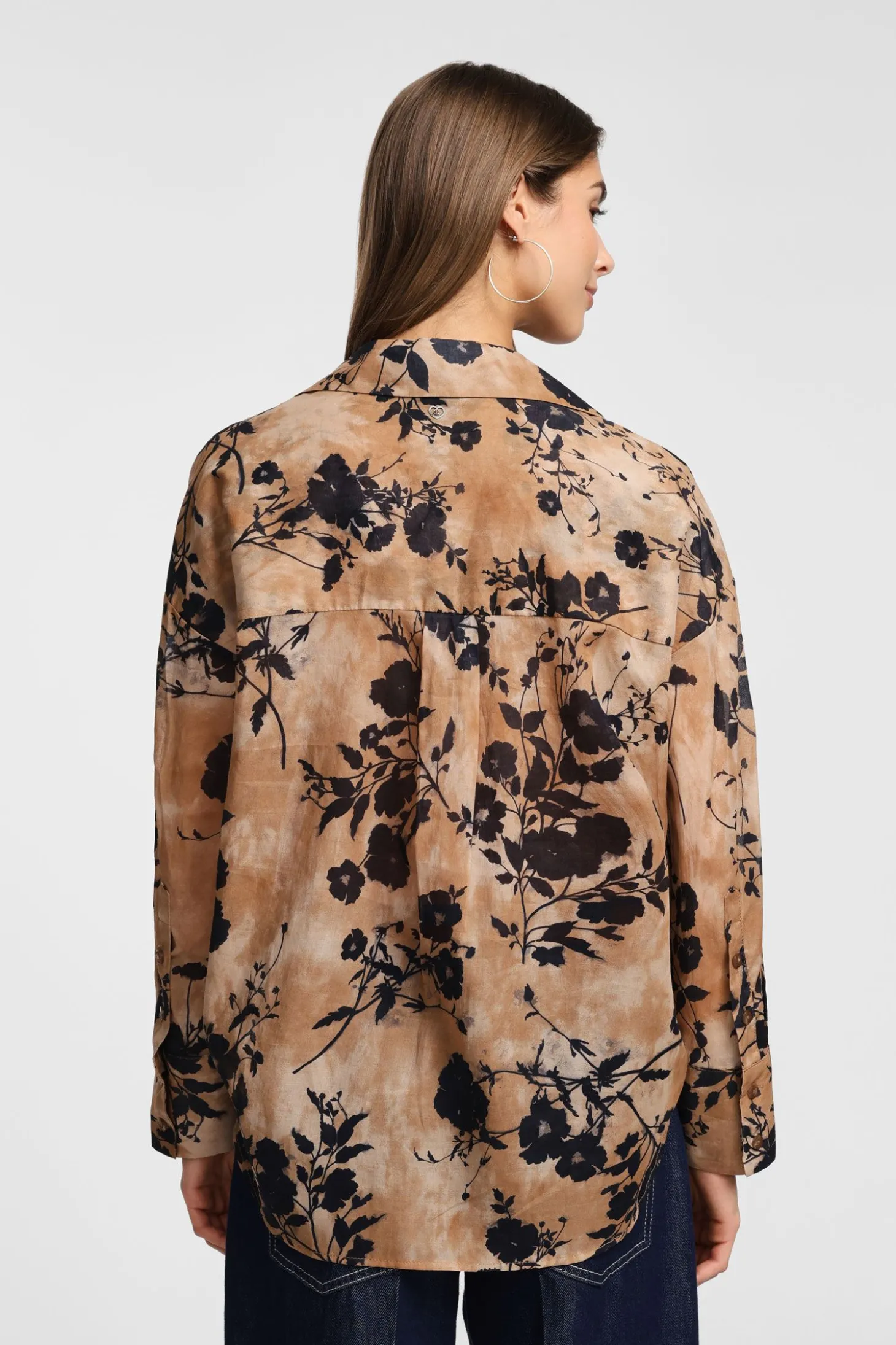 Camisa floral de manga larga