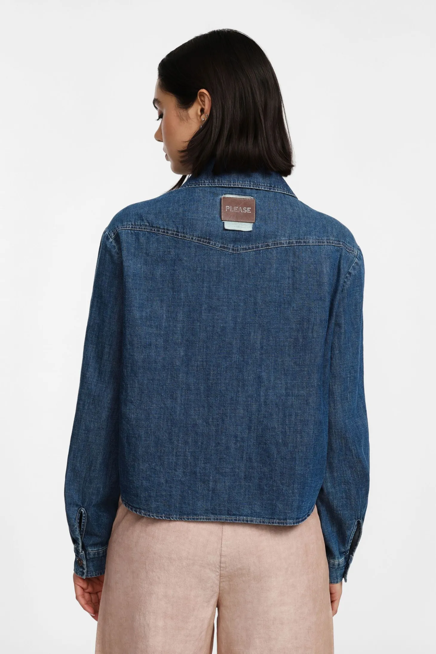 Camisa vaquera con cuello clásico y botones