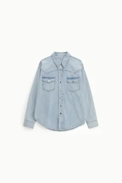 Camisa vaquera con pedrería y bolsillos