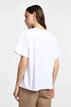 Camiseta con diseño floral