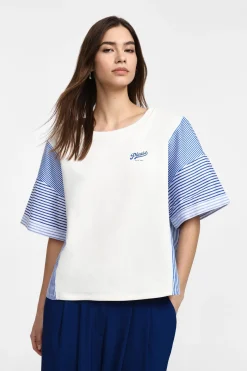 Camiseta con mangas a rayas