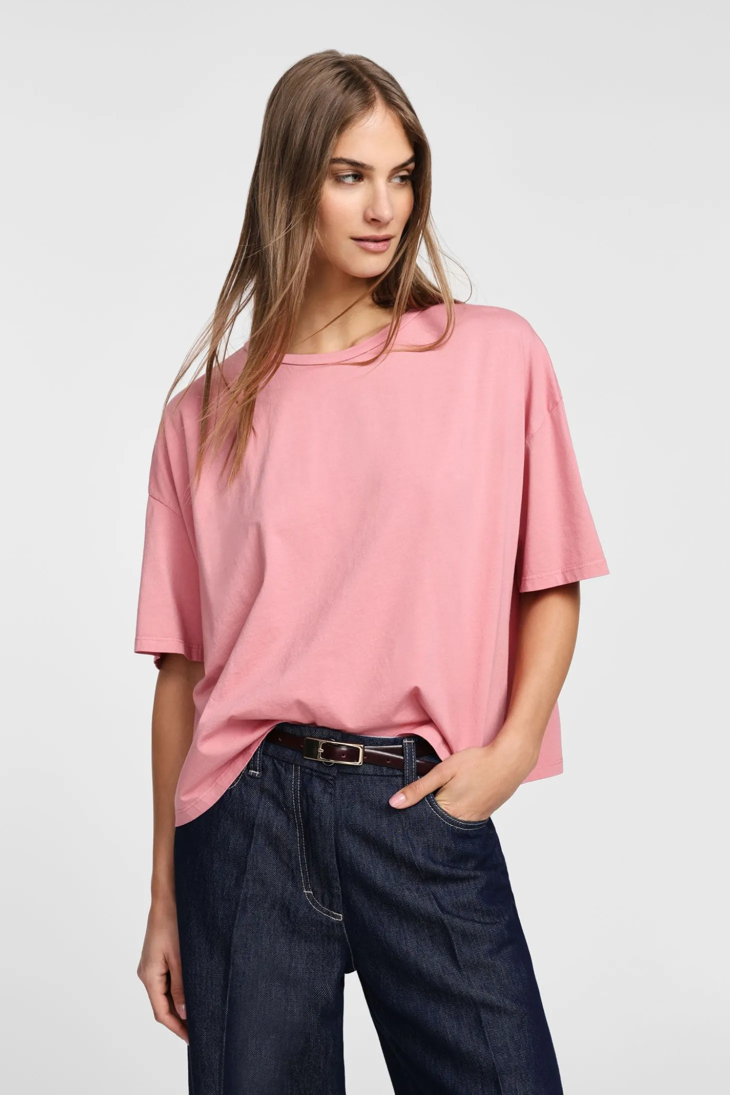 Camiseta con mangas cortas y cuello redondo