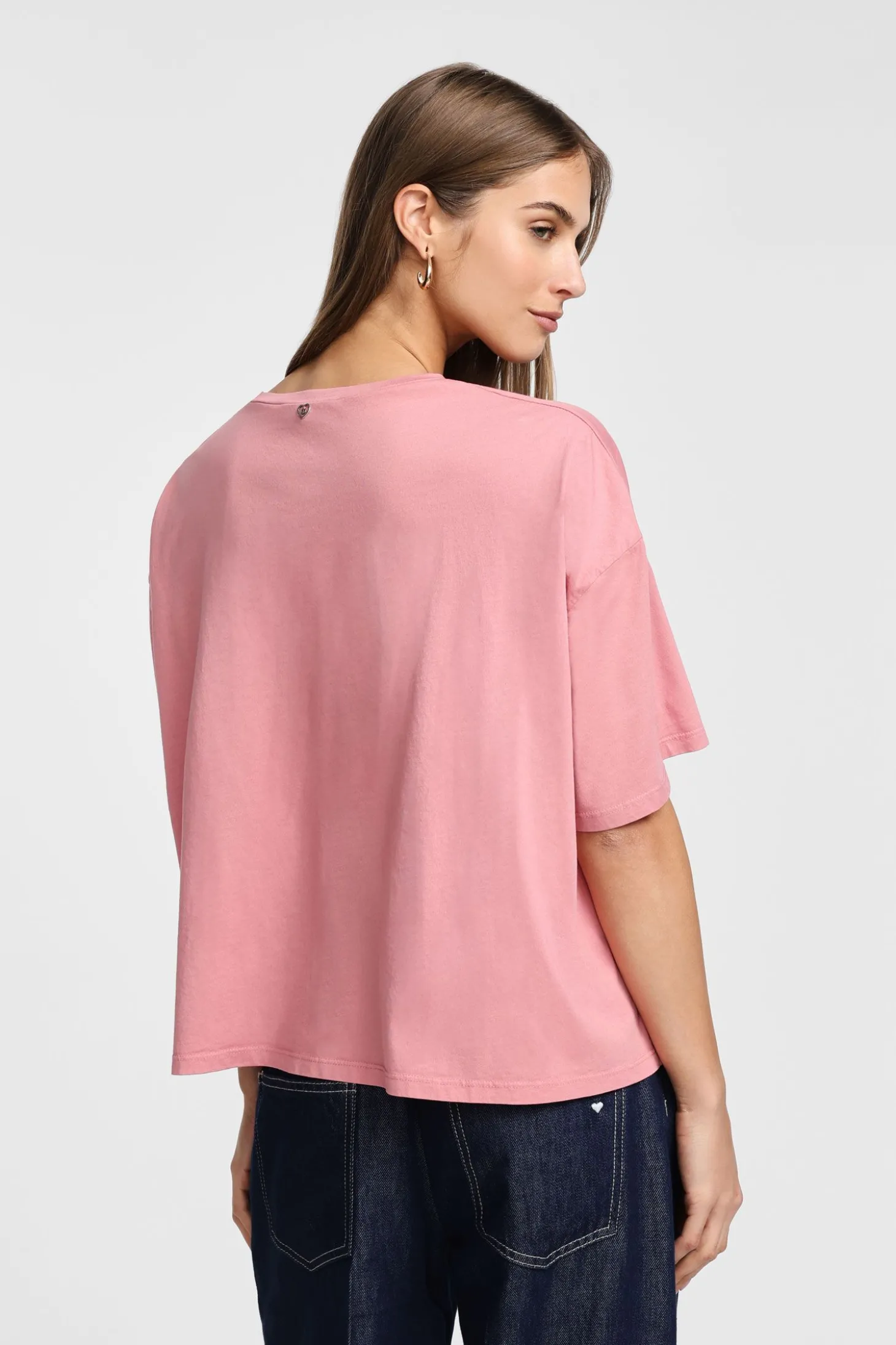 Camiseta con mangas cortas y cuello redondo