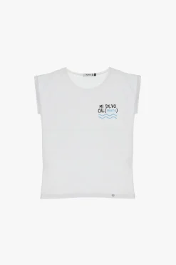Camiseta con texto en el frente