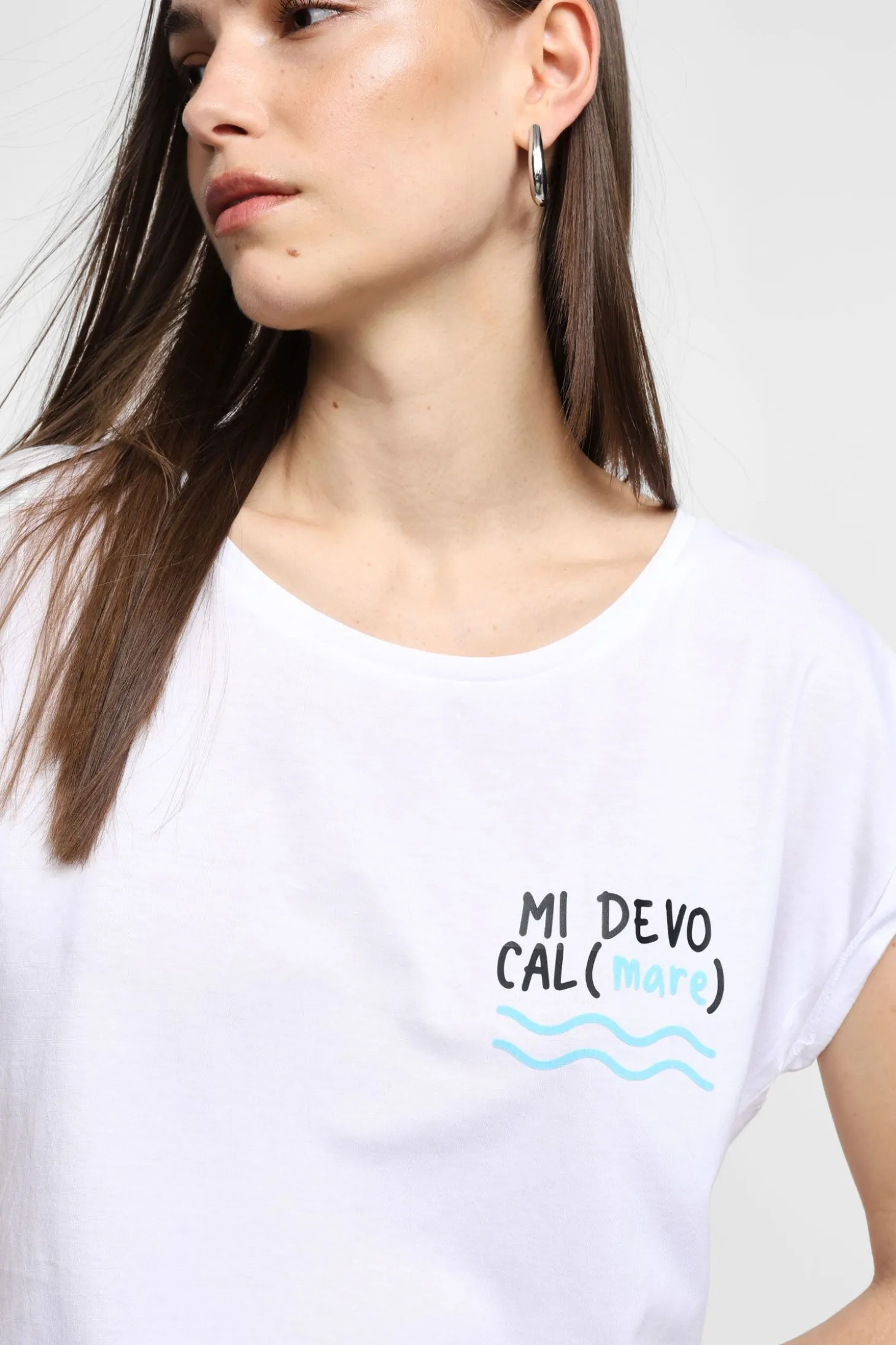 Camiseta con texto en el frente
