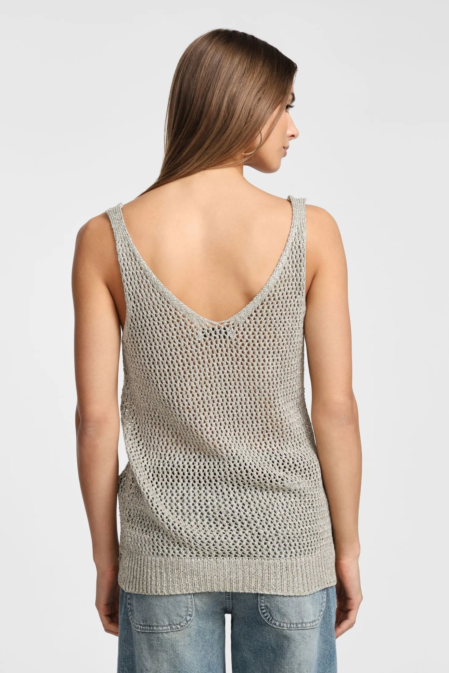 Camiseta perforada escote en v
