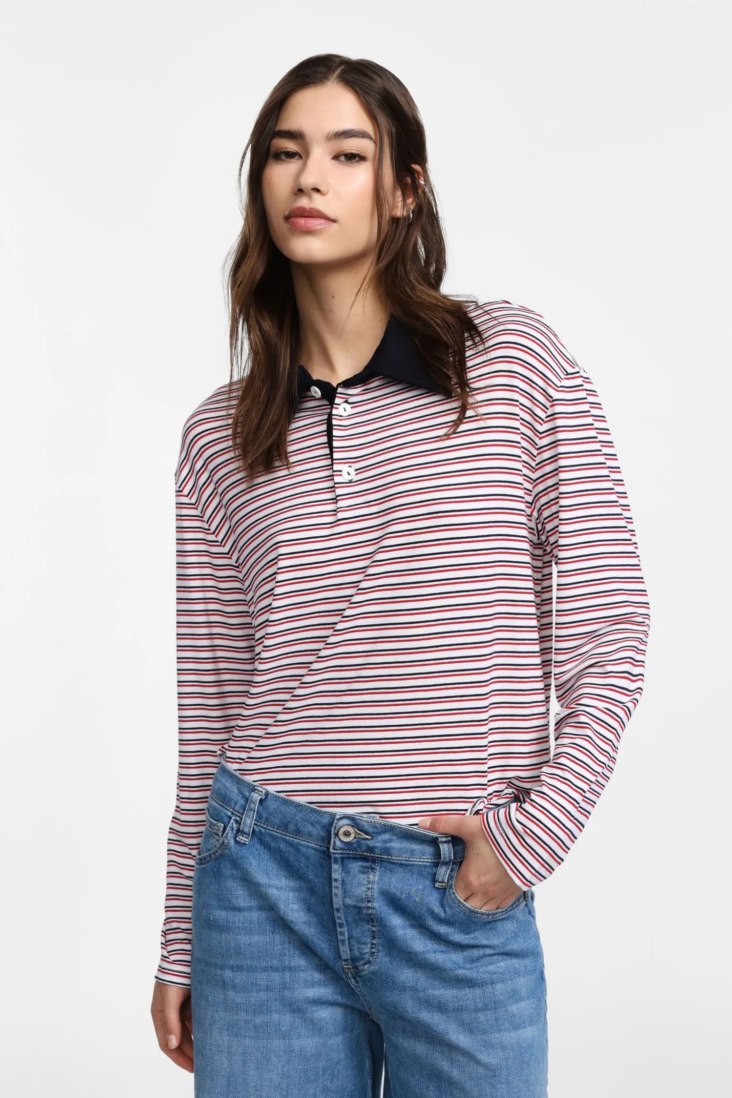 Camiseta rayada con cuello clásico