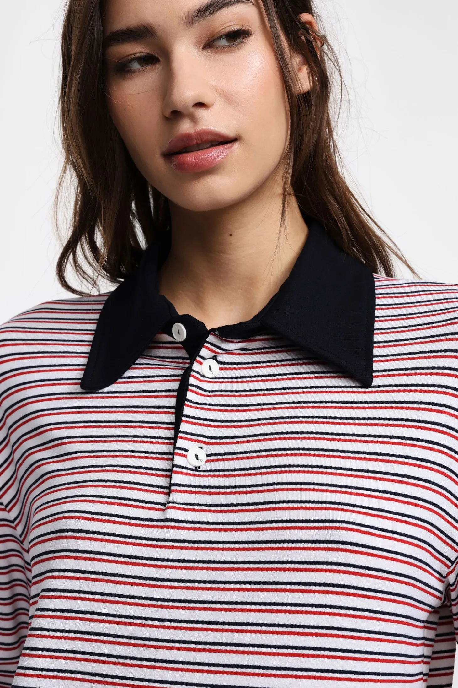 Camiseta rayada con cuello clásico