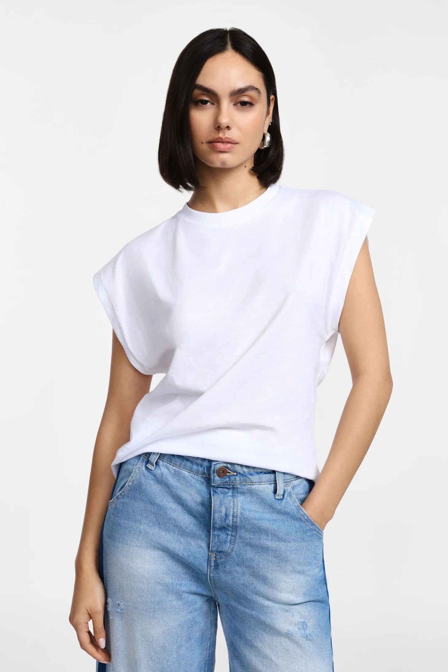 Camiseta sin mangas cuello redondo