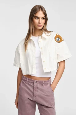Chaqueta corta con botones y parche