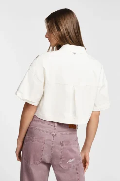 Chaqueta corta con botones y parche