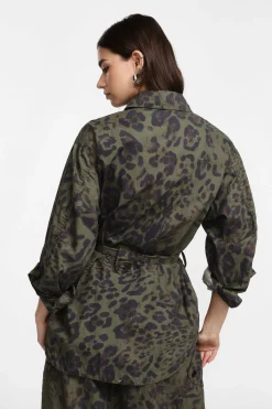 Chaqueta oversize con estampado animal
