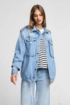 Chaqueta vaquera con botones
