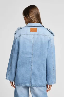 Chaqueta vaquera con botones