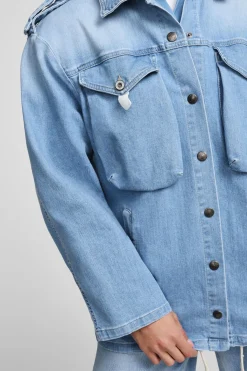 Chaqueta vaquera con botones