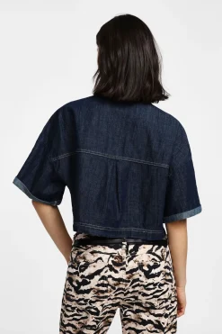 Chaqueta vaquera corta con botones