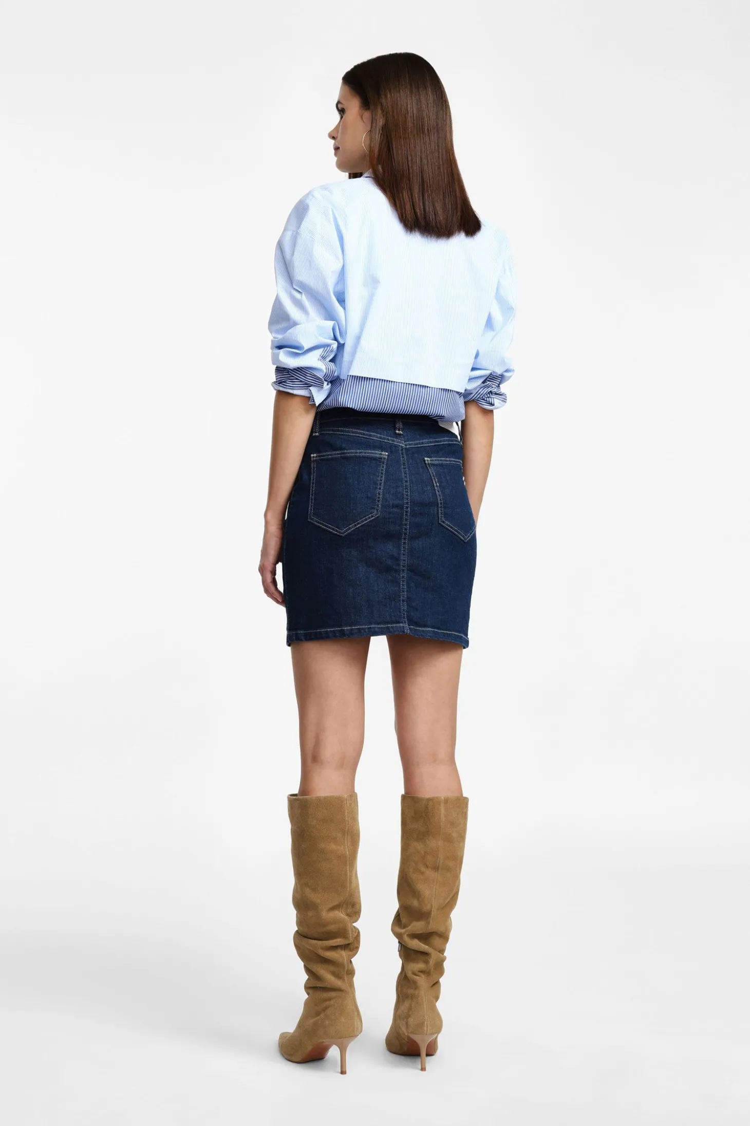 Falda corta de denim con bolsillos
