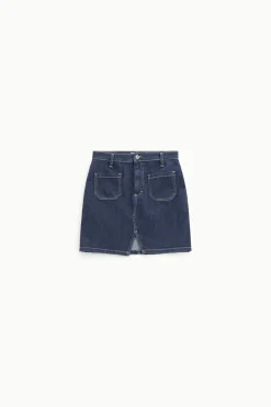 Falda corta de denim con bolsillos