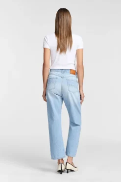 Jeans a gamba dritta con strappi
