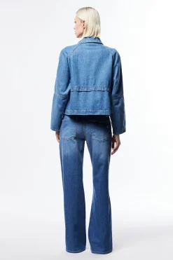 Jeans a gamba larga con cintura