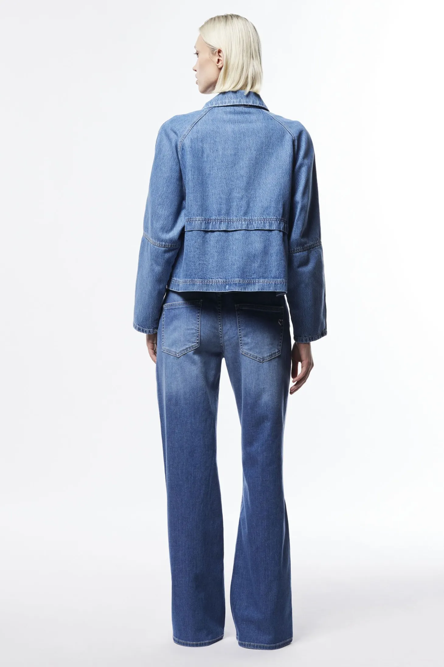 Jeans a gamba larga con cintura
