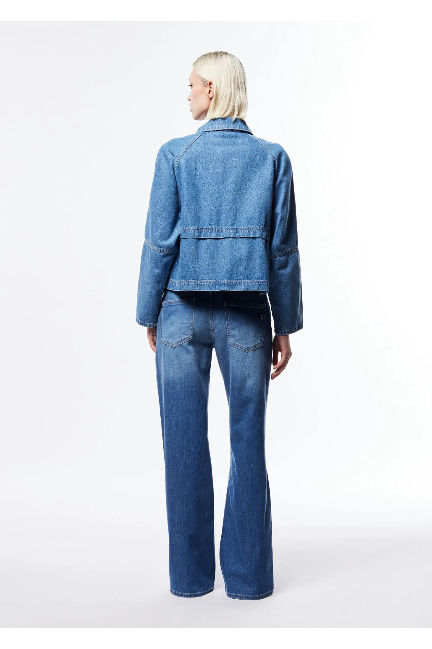 Jeans a gamba larga con cintura