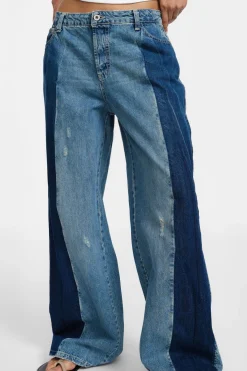 Jeans a gamba larga con design combinato